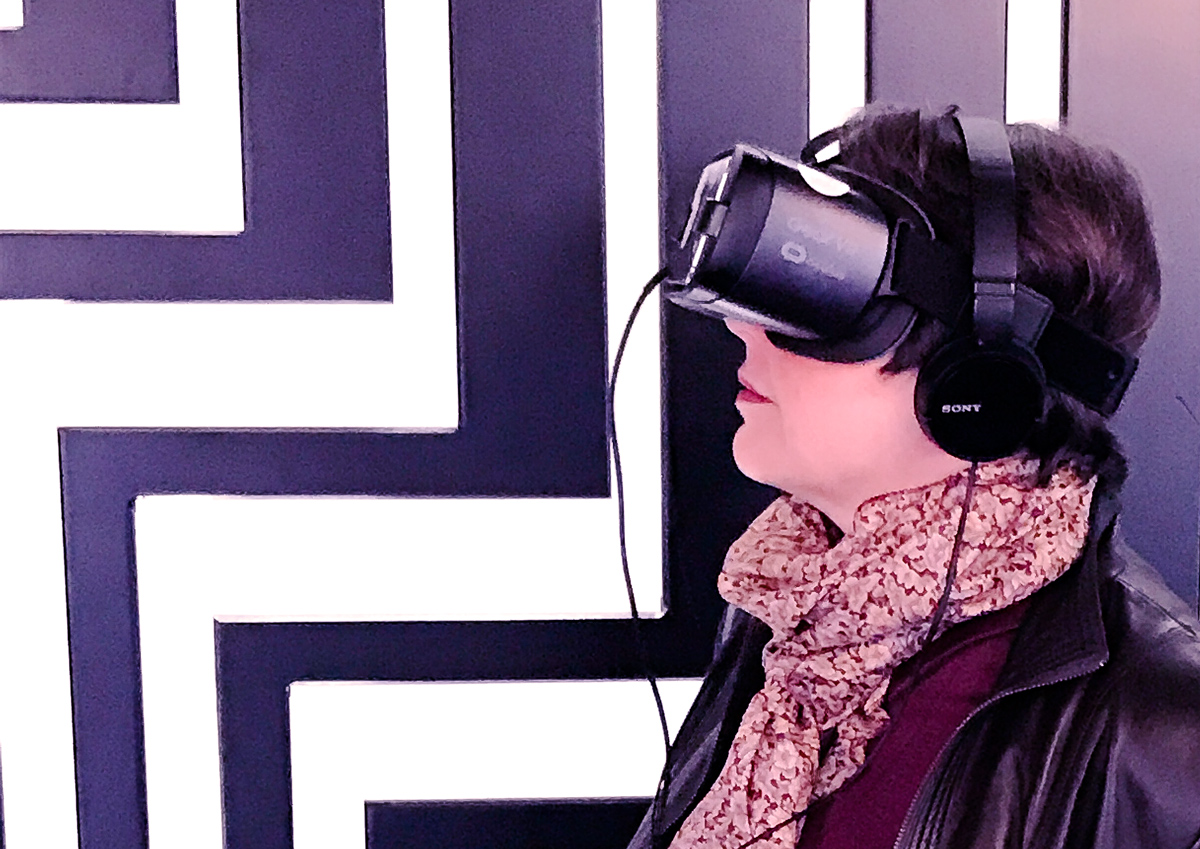 Démonstration de réalité virtuelle grâce au casque spécifique